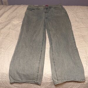 Edikted Bow Pocket Relaxed Jeans